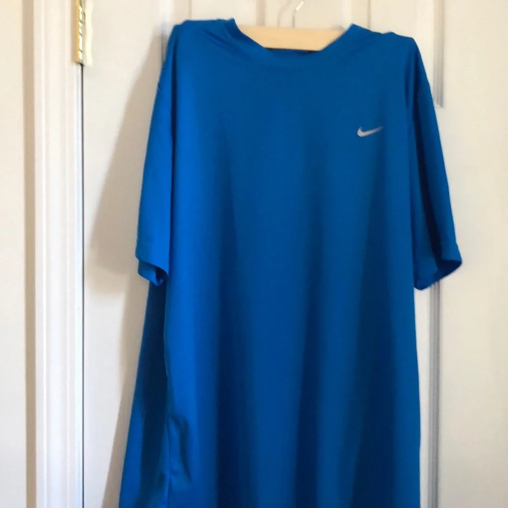 Golf Shirt NIKE Dri-Fit bright Blue Tee Large‎